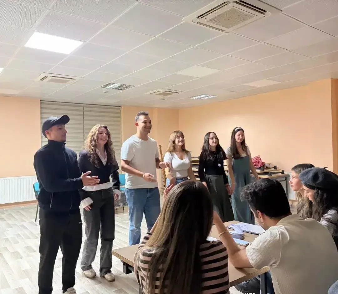 Muğla’da gençler kendi yazdıkları skeçleri sahneledi