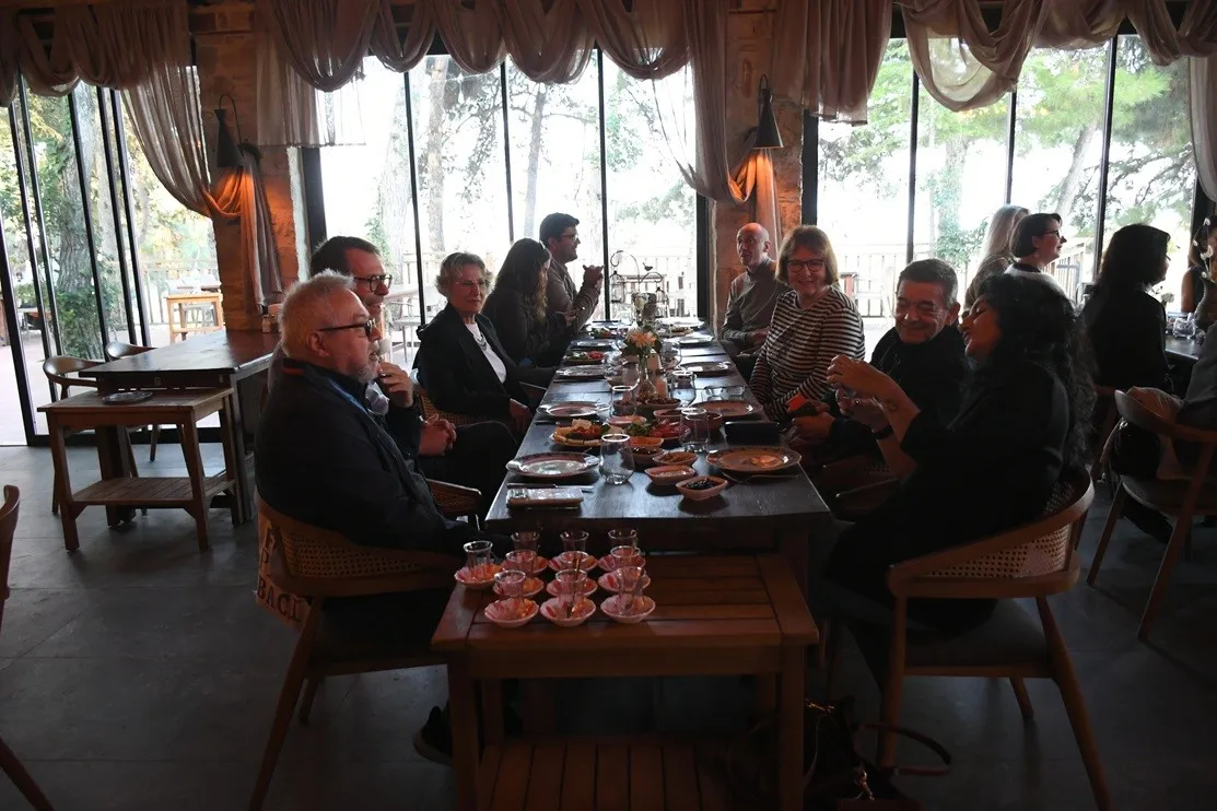 Kuşadası’nda kardeş şehir heyetleri kahvaltıda bir araya geldi - 5