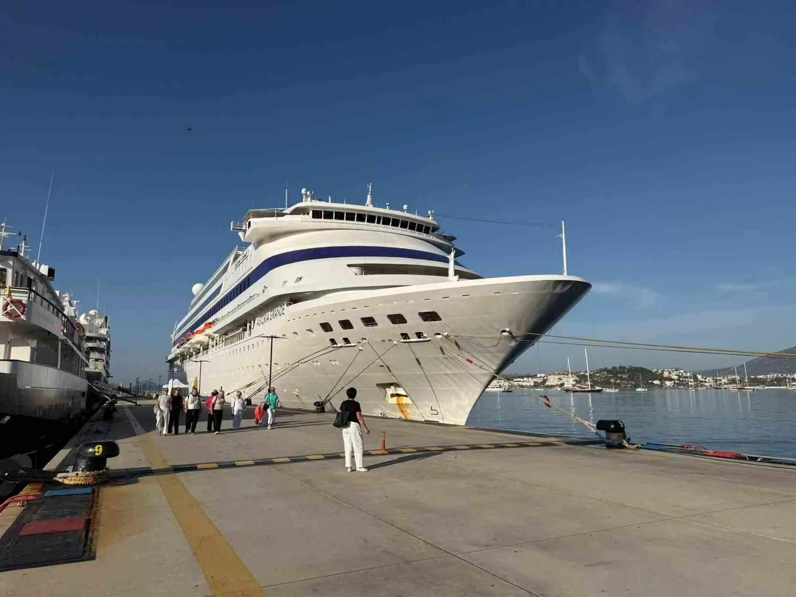 Bodrum’a üç kruvaziyer gemisiyle 650 turist geldi