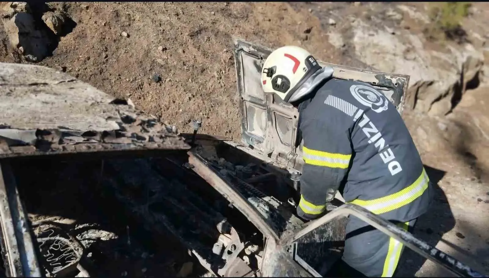 Orman yolunda alev alan otomobil yangına neden oldu - 3