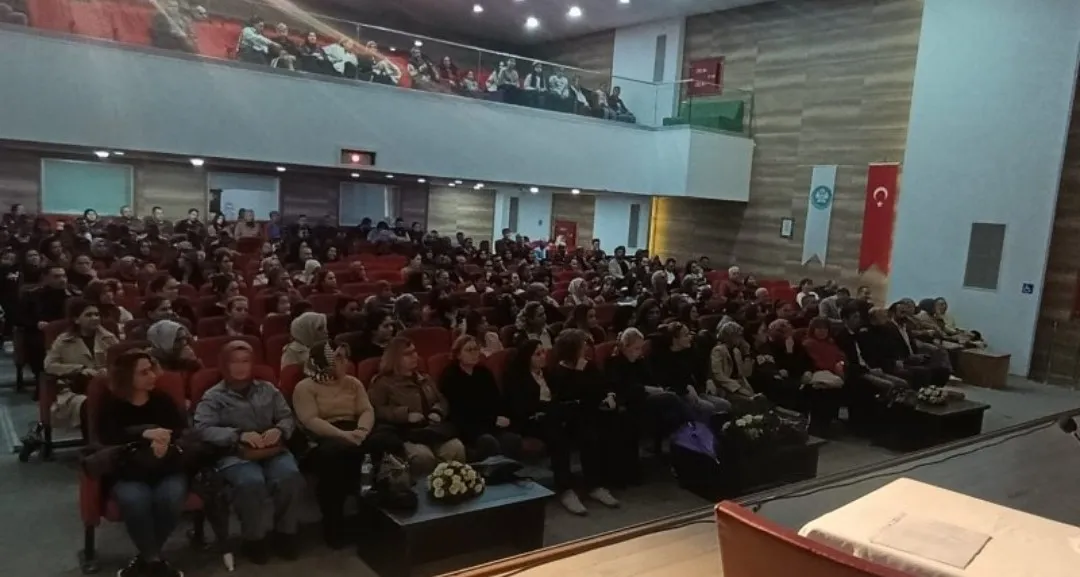 Alaşehir’de velilere dijital bağımlılık uyarısı - 4