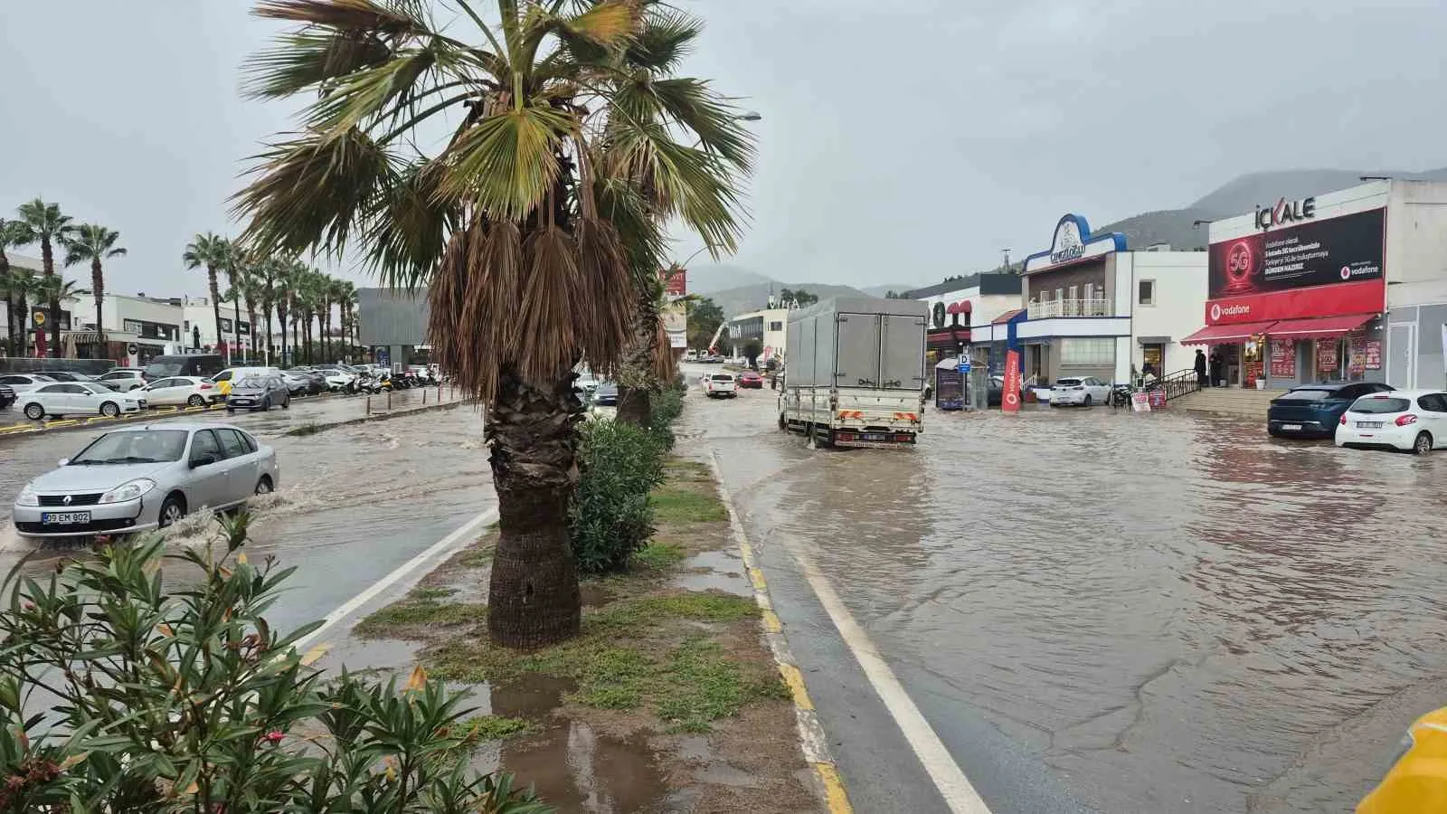 Bodrum’da yol göle döndü - 7