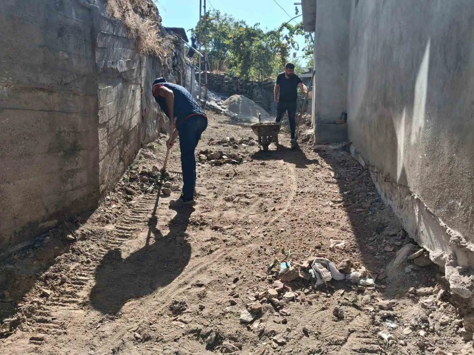 Esentepe Mahallesi’nde çevre düzenleme çalışmaları sürüyor - 2
