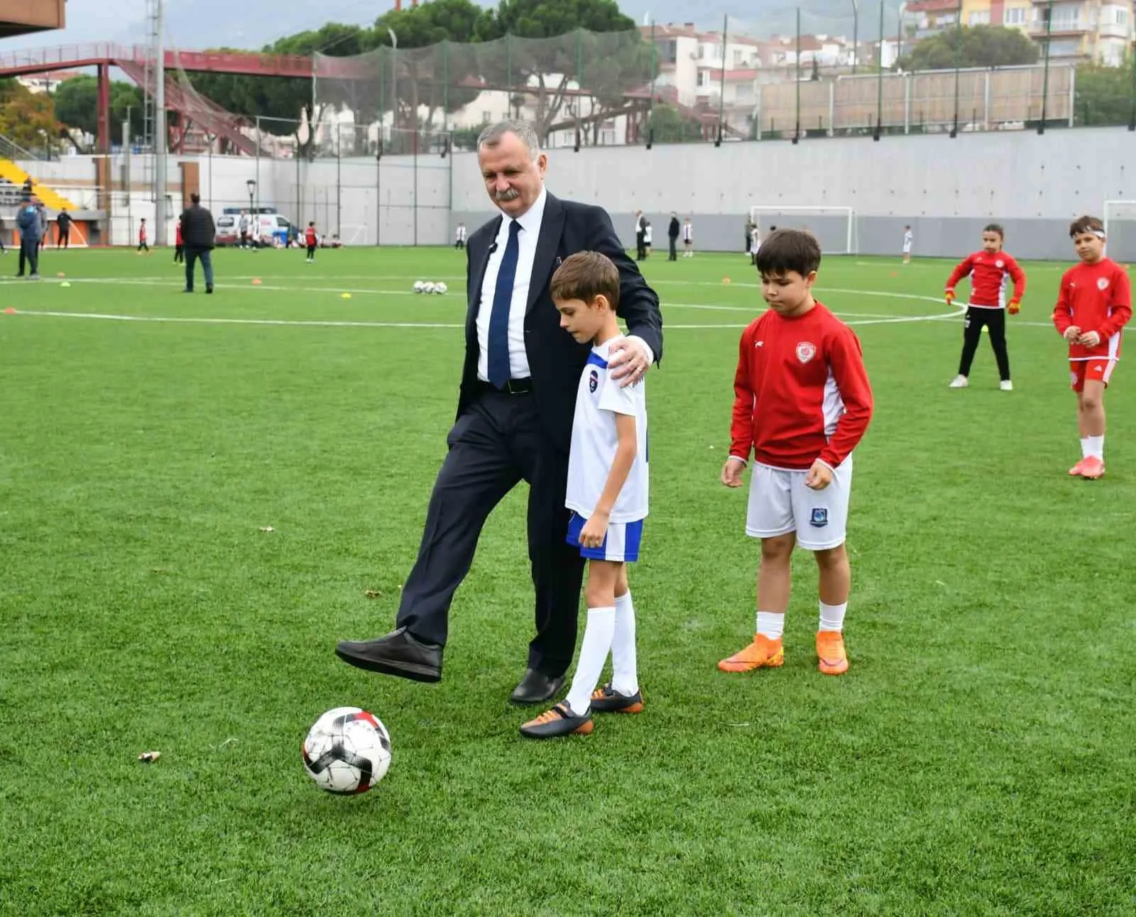 Yunusemre’de 29 Ekim coşkusu futbolla taçlandı - 5