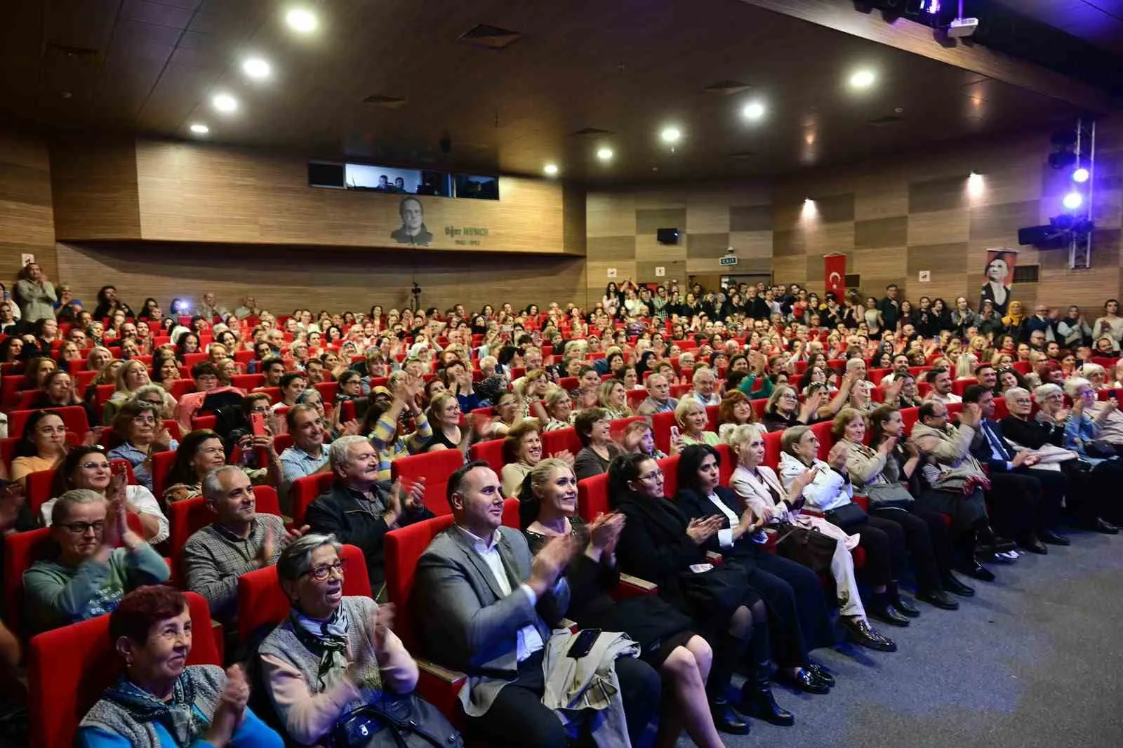 Zeki Müren’in unutulmaz şarkıları Manisa’da yankılandı