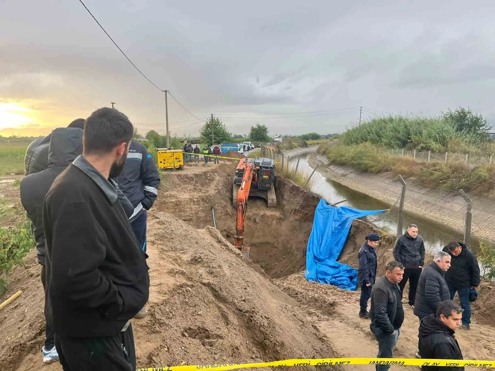 Toprak altında kalan işçi hayatını kaybetti - 3