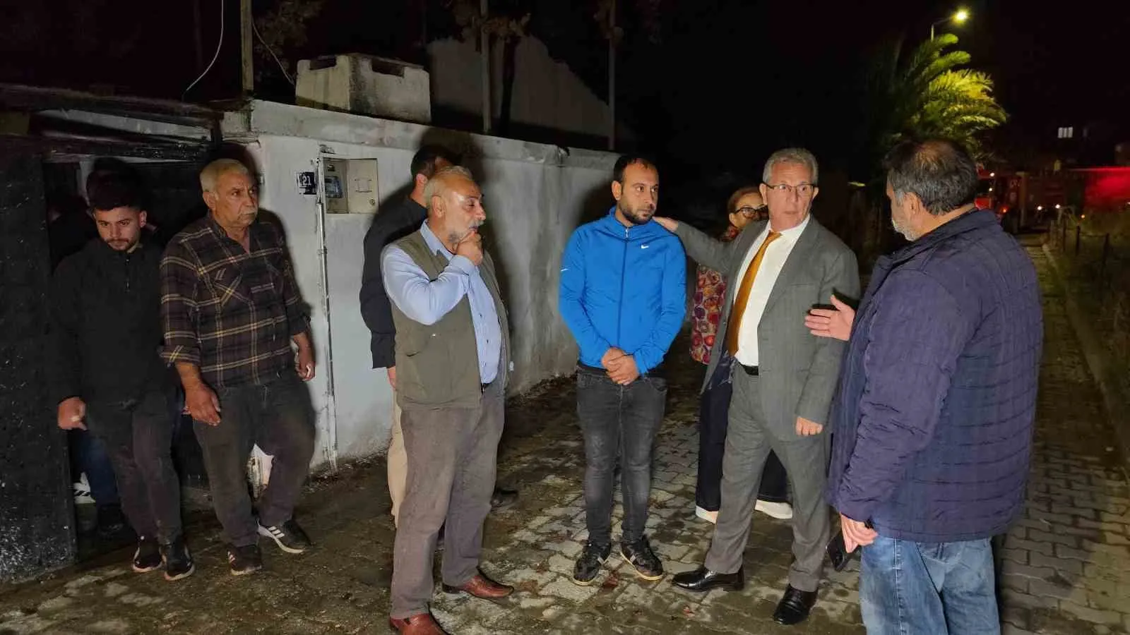 Yangında ev kül oldu, 4 kişilik aile zor kurtuldu - 5
