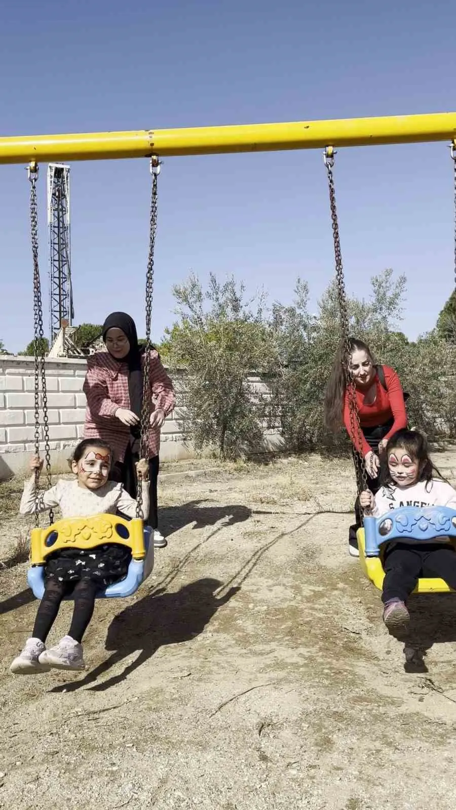 Manisa’da üniversiteli gençler minik kalplere dokundu - 4