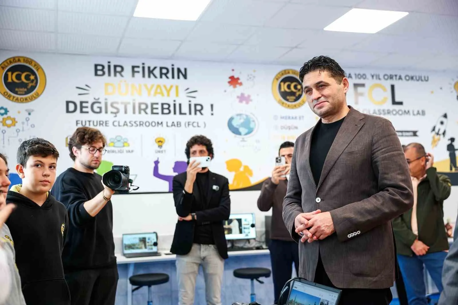Aliağalı çocuklara ’Geleceğin sınıfı’