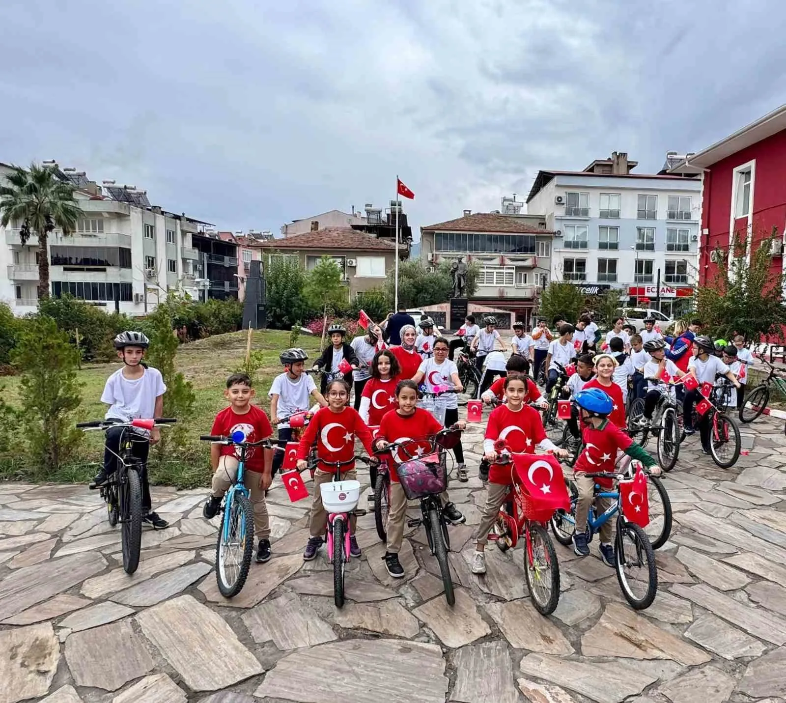 Bozdoğan’da çocuklar ’Cumhuriyet’ için pedalladı - 7