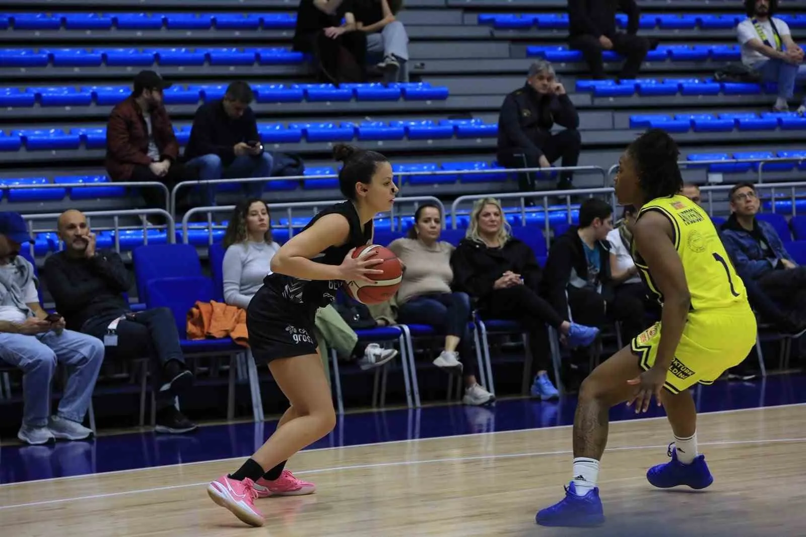 Turgutlu’nun Sultanları deplasmanda kazandı, basketbol takımı Fenerbahçe’ye takıldı - 4