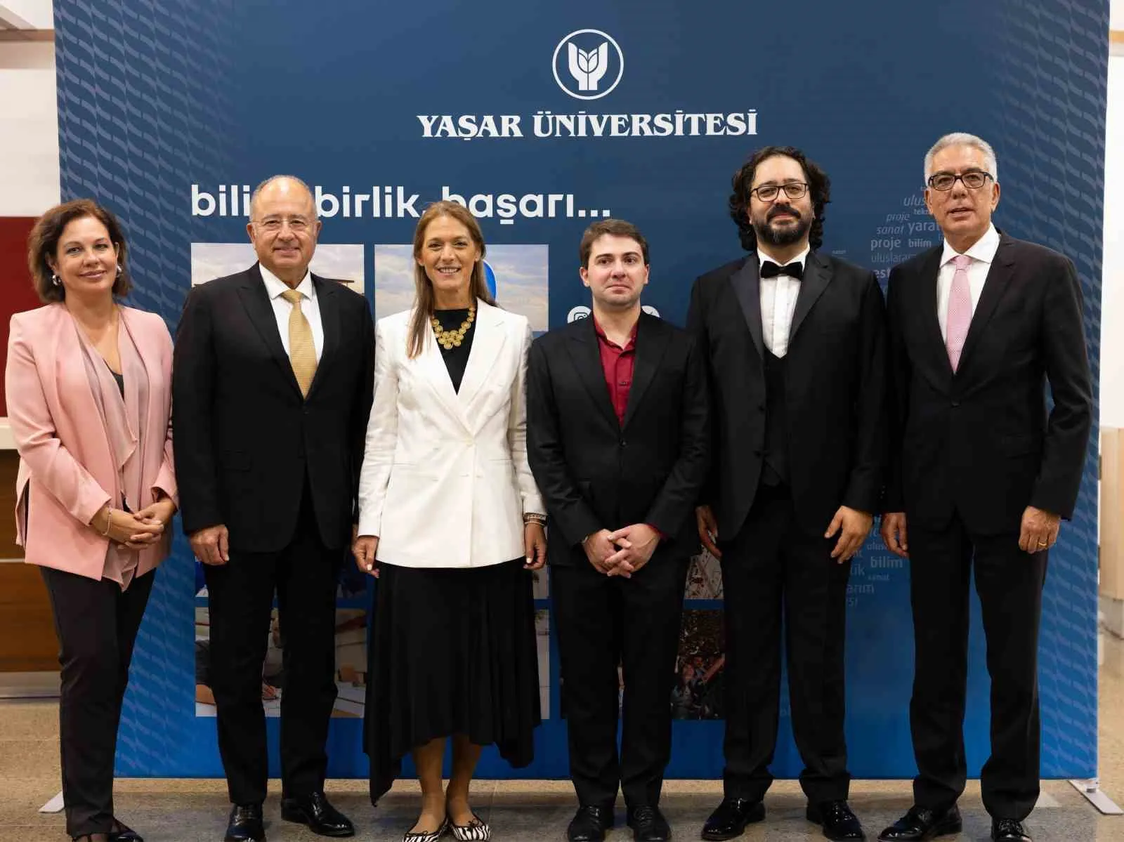 Dostluk ezgileri İzmir’de yankılandı - 2