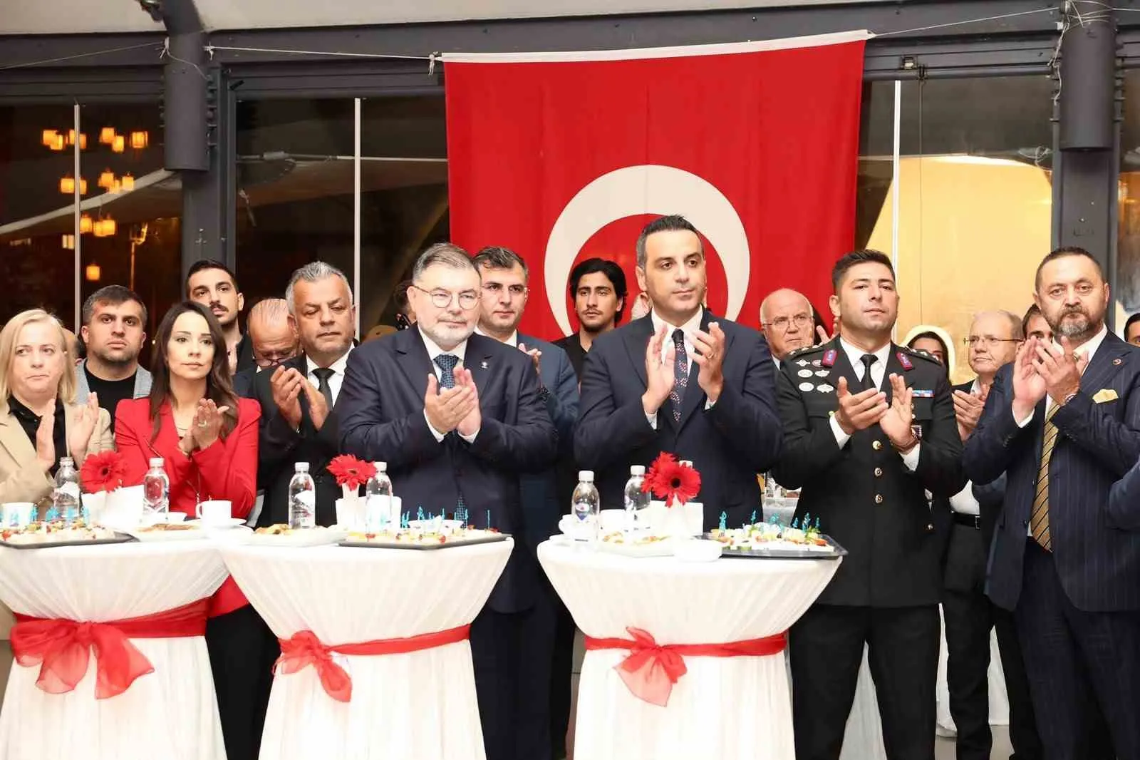 AK Parti İzmir İl Başkanı Saygılı: "Cumhuriyet hepimizin ortak emaneti, Türkiye hepimizin ortak geleceğidir" - 4