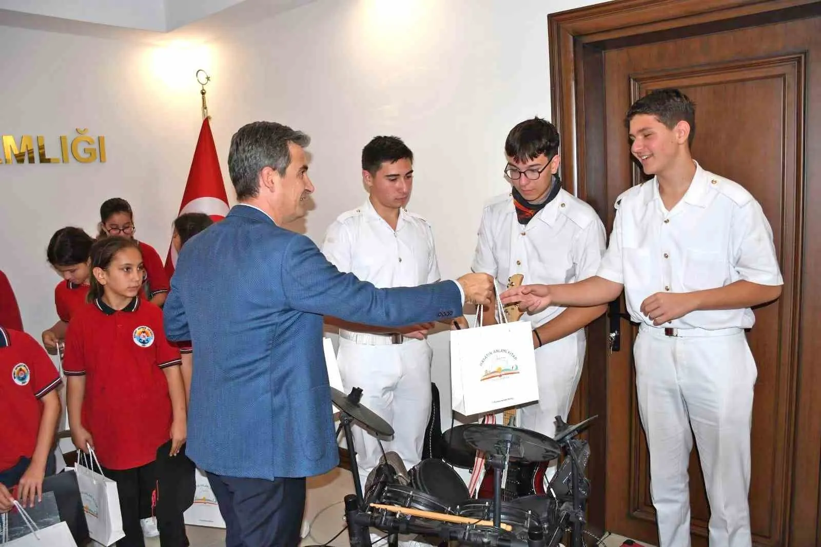 Çeşme’de "Koridorda Müzik" projesi 5. yılına kaymakamlık konseriyle başladı - 4