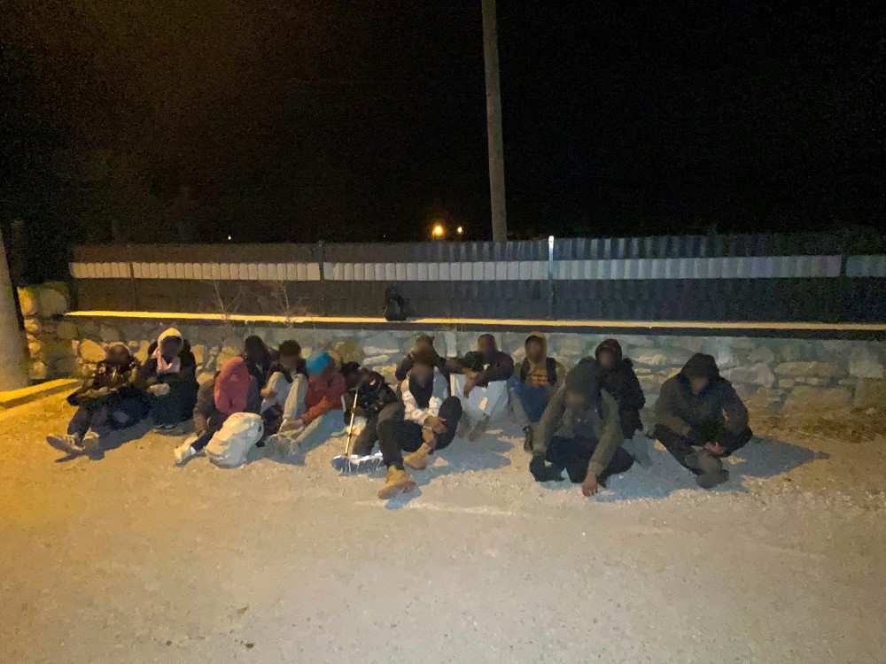 İzmir’de 16 düzensiz göçmen yakalandı