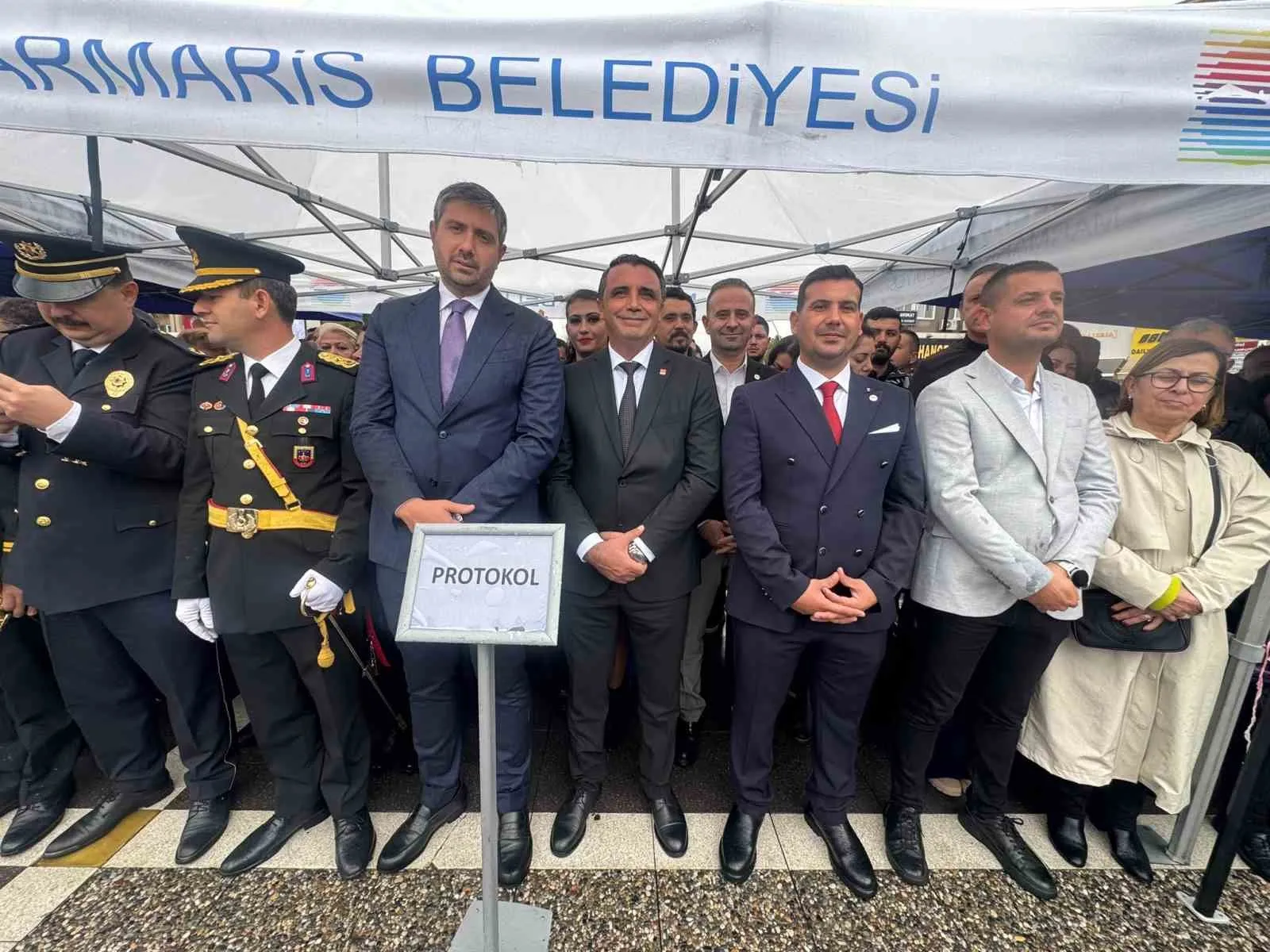 Marmaris’te Cumhuriyet Bayramı  çelenk sunma töreni sağanak altında yapıldı - 6