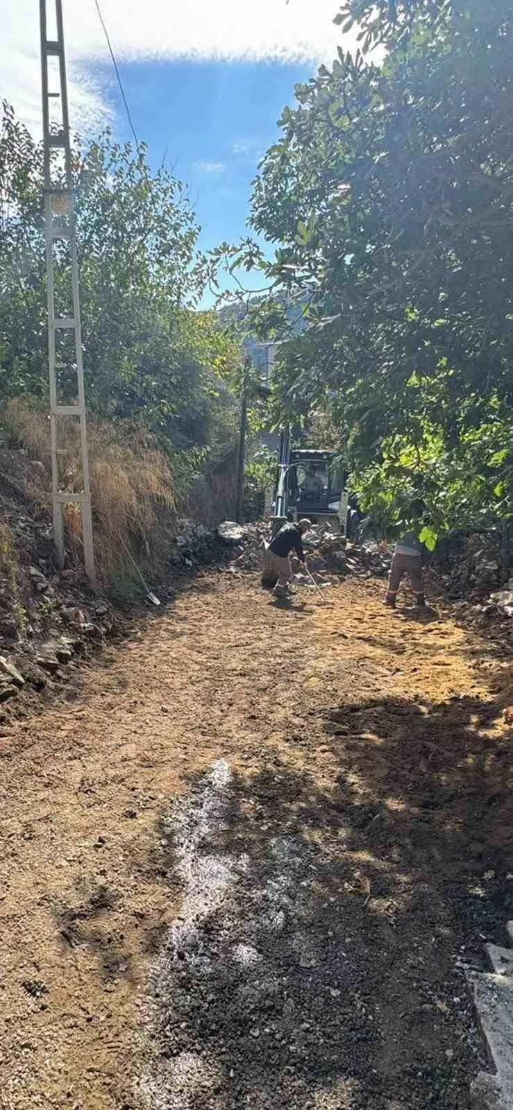 Germencik’te 7 farklı noktada belediye mesaisi sürüyor - 7