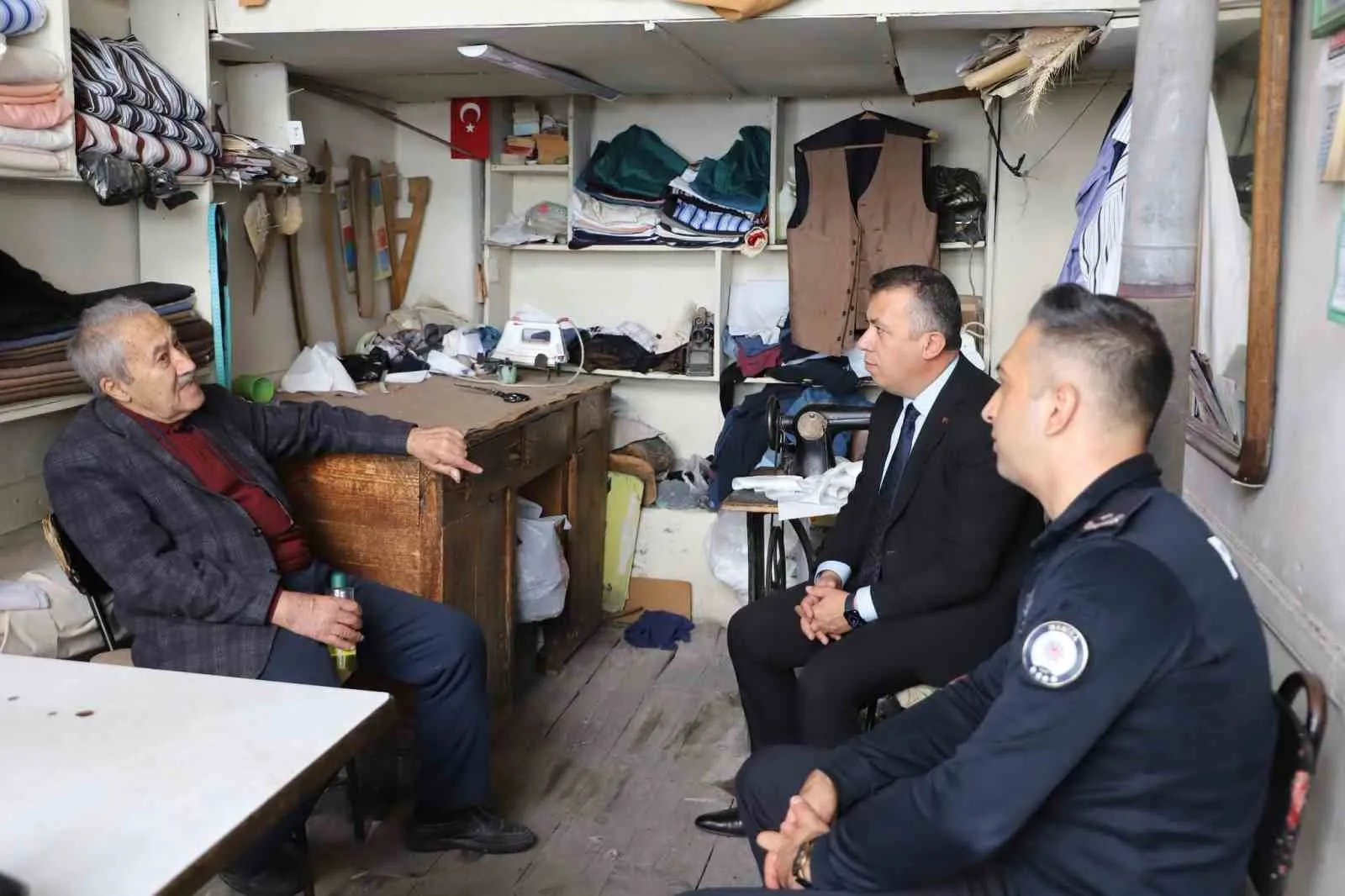 Demirci Kaymakamı Bayram’dan esnafa cuma ziyareti - 4
