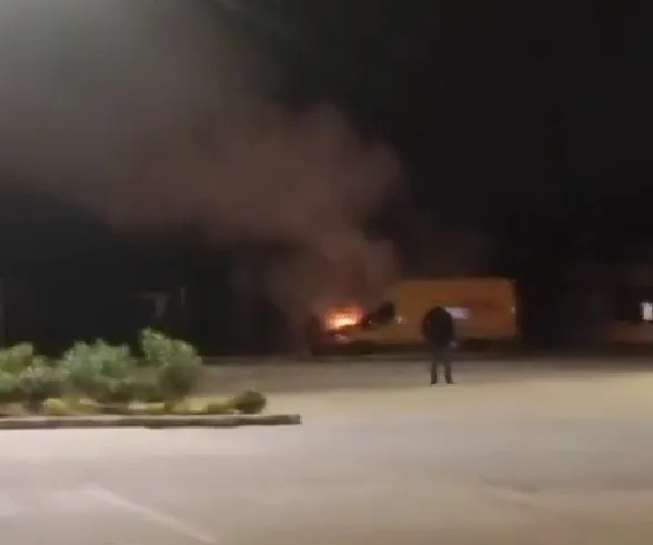 Denizli’de kargo aracı alev aldı - 3