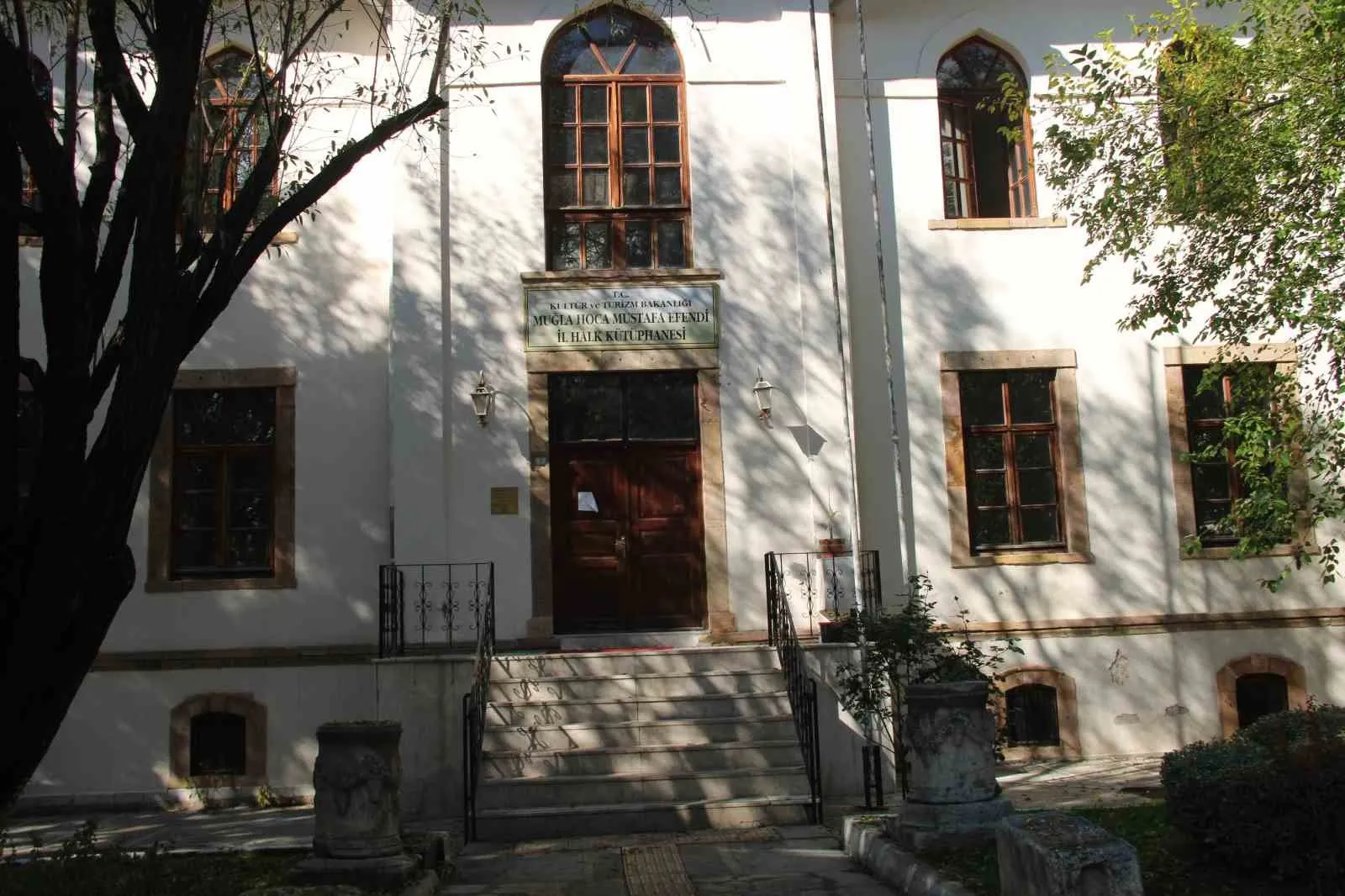Muğla Halk Kütüphanesi’nde hizmet gezici kütüphaneyle sürüyor - 3