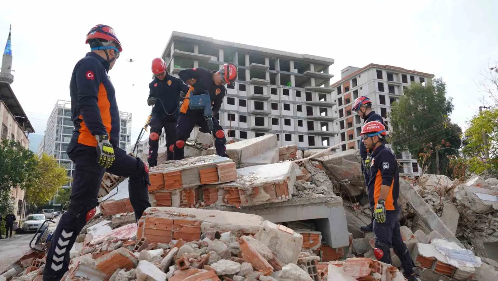 28 saniyelik deprem senaryosu 3 ili harekete geçirdi