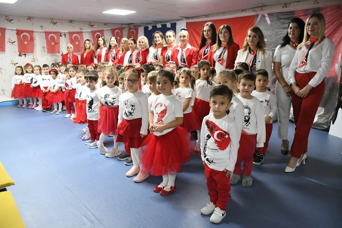 Kuşadası’nda minikler Cumhuriyet Bayramı’nı coşkuyla kutladı - 4