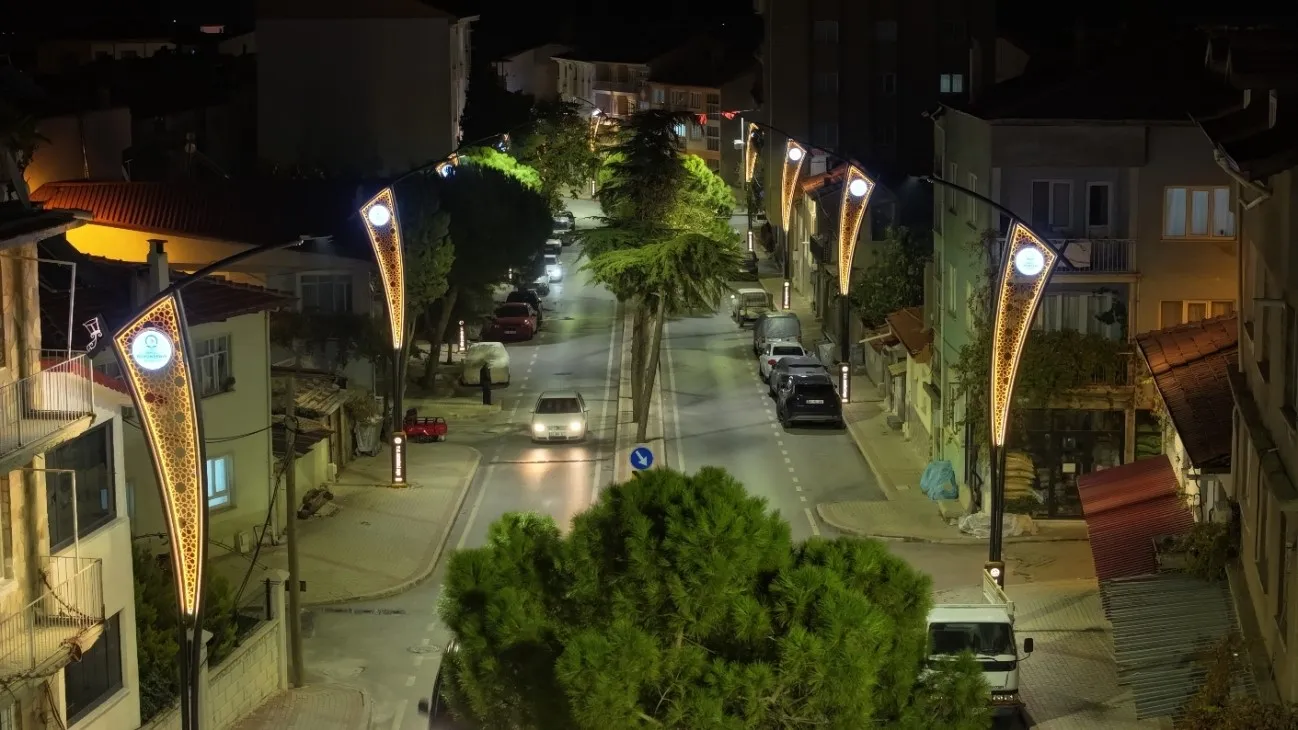 Denizli Büyükşehir, 10 kilometrelik hat ve 247 yeni direkle şehrin güzelliğine güzellik kattı - 6