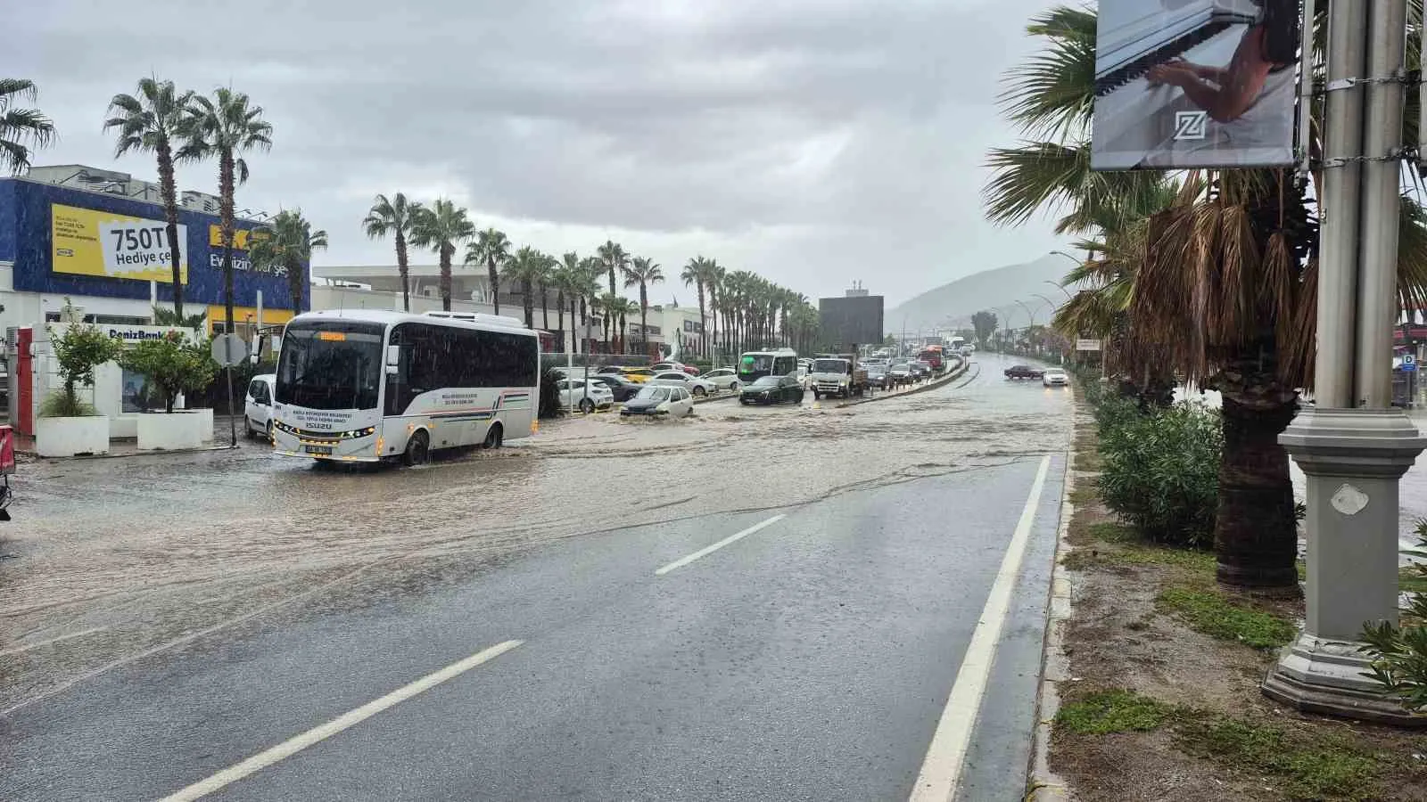 Bodrum’da yol göle döndü - 5