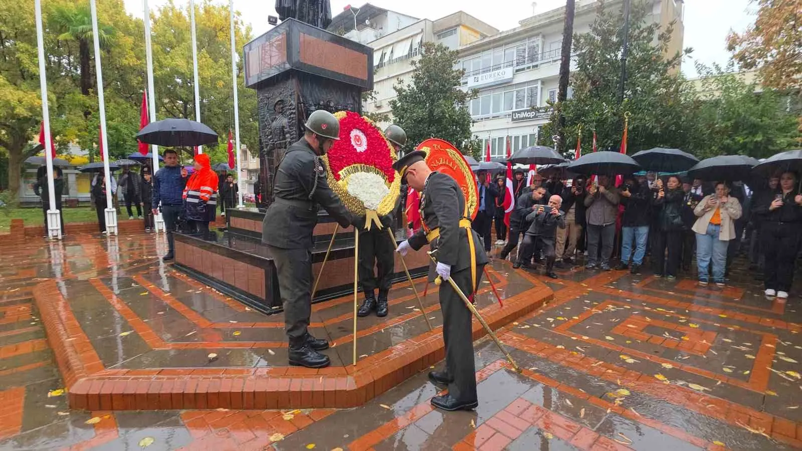 Nazilli’de çelenk sunma töreni yağmur altında yapıldı - 3