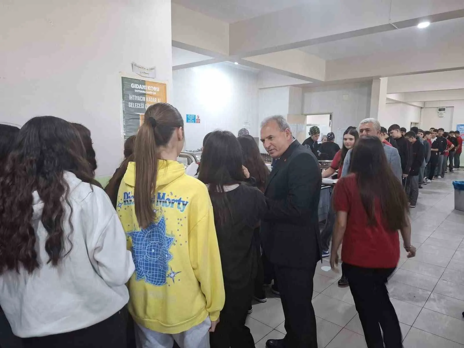 Sarıgöl’de eğitim yöneticileri öğrencilerle aynı sofrada buluştu - 5