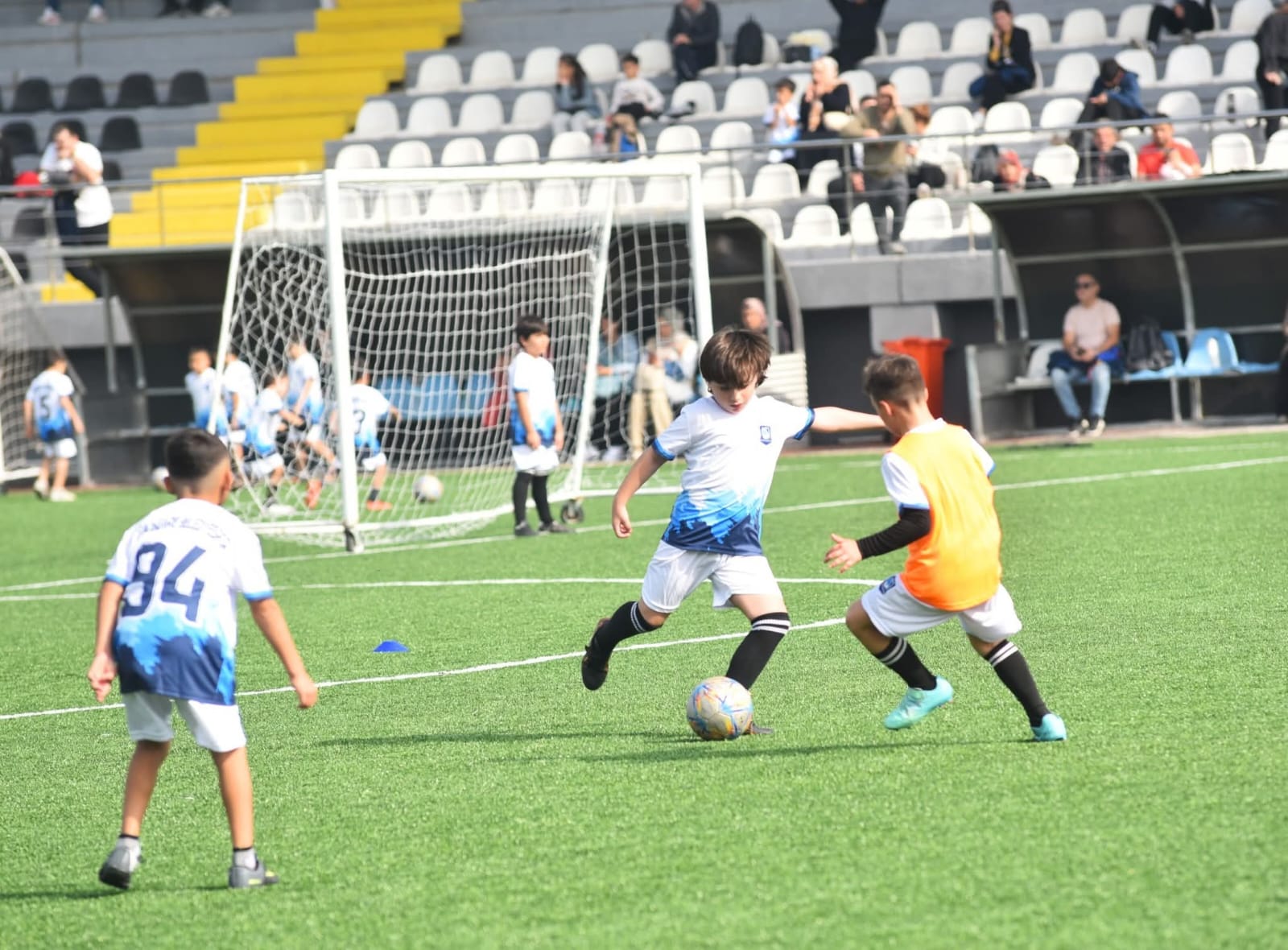YUNUSEMRE BELEDİYESPOR GELECEĞİN YILDIZLARINI ARIYOR